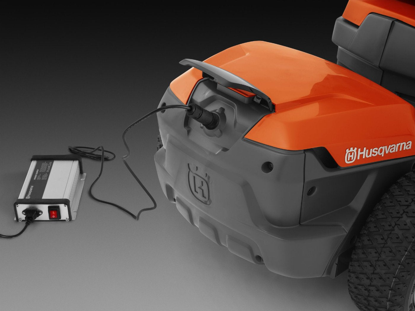Husqvarna Akku-Frontmäher R 112iC inkl. Mähdeck Combi 85, Akku und Ladegerät – Modell 2025