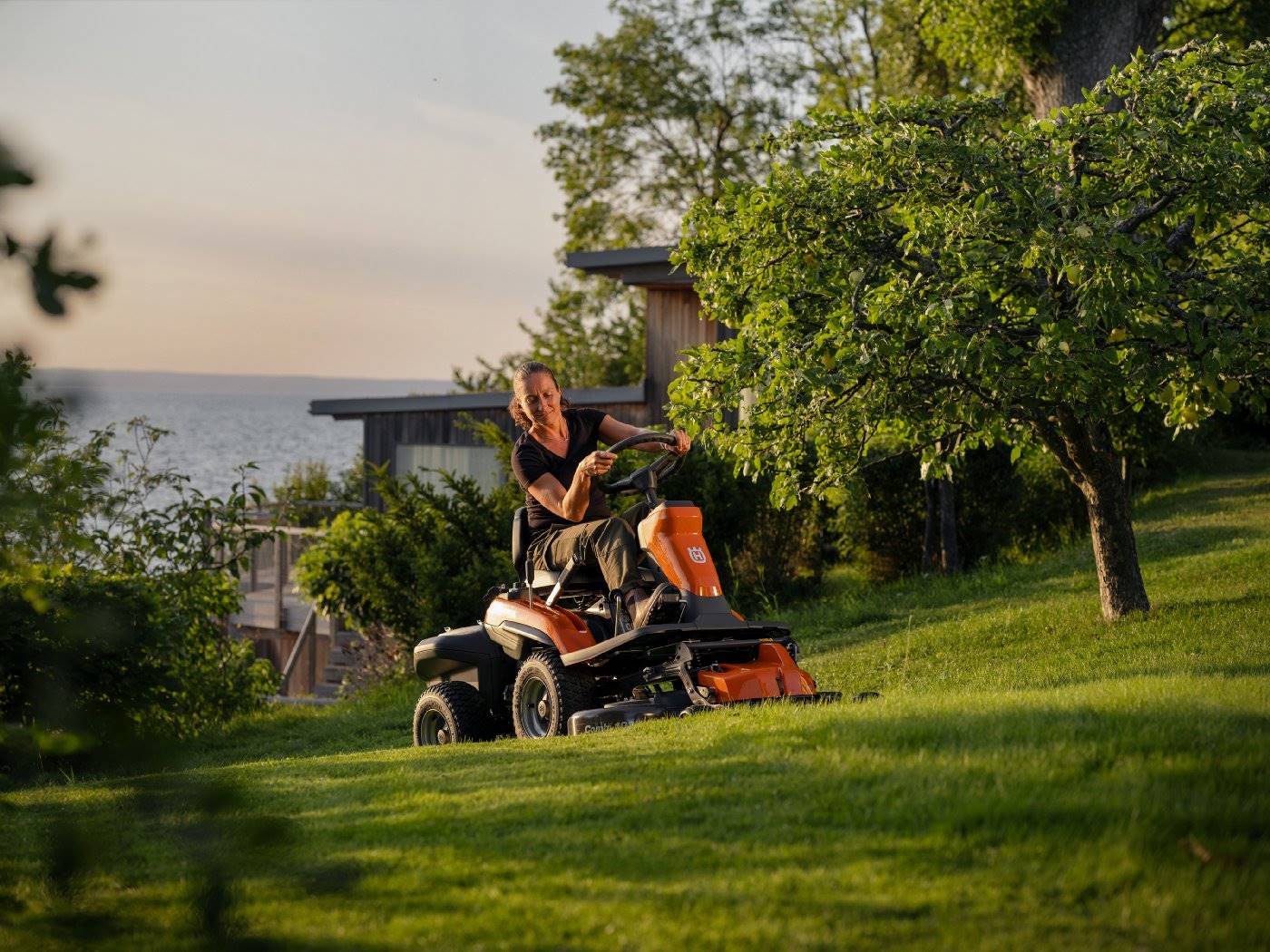 Husqvarna Akku-Frontmäher R 200iX AWD – Grundgerät (Modell 2025)
