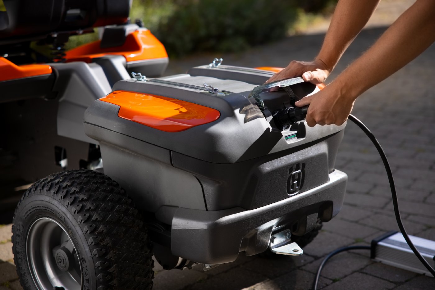 Husqvarna Akku-Frontmäher Rider 200iX – Grundgerät ohne Mähdeck – (Modell 2025)